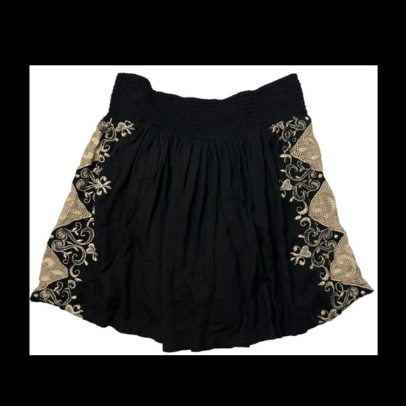 Lucky Brand Dresses & Skirts - Gorgeous Lucky Brand Mini Black Embroidered Pull-On Skirt - Size Medium